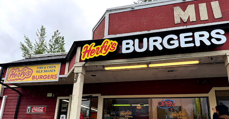 Herfy's Burgers in Snoqualmie - front entrance