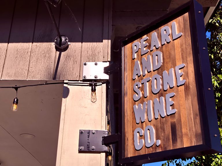 Pearl and Stone Wine Co. in North Bend, WA - signage