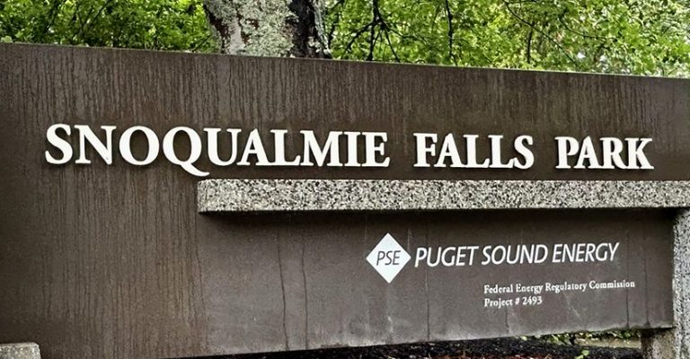 snoqualmie falls park sign 001 825x430 1 768x400