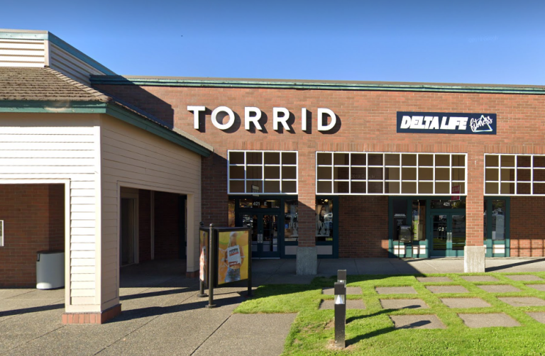 torrid outlet mall north bend wa 001 825x430 1 768x502