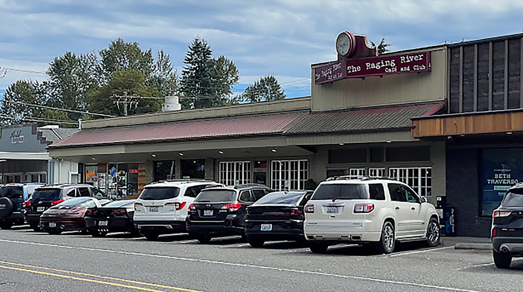 raging river cafe fall city exterior 001 1400x788 1 1024x571