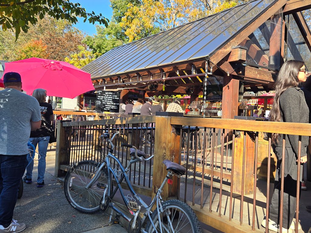 Snoqualmie Falls Brewery - outdoor seating
