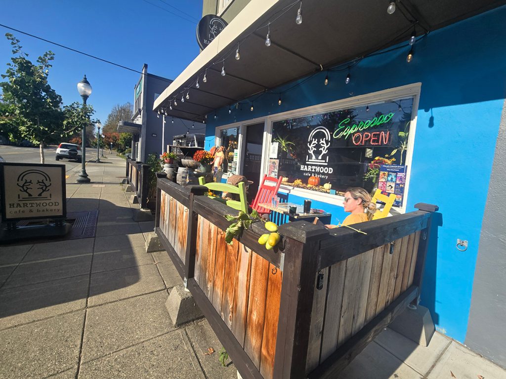 Hartwood Café & Bakery in North Bend, Washington - Outdoor seating